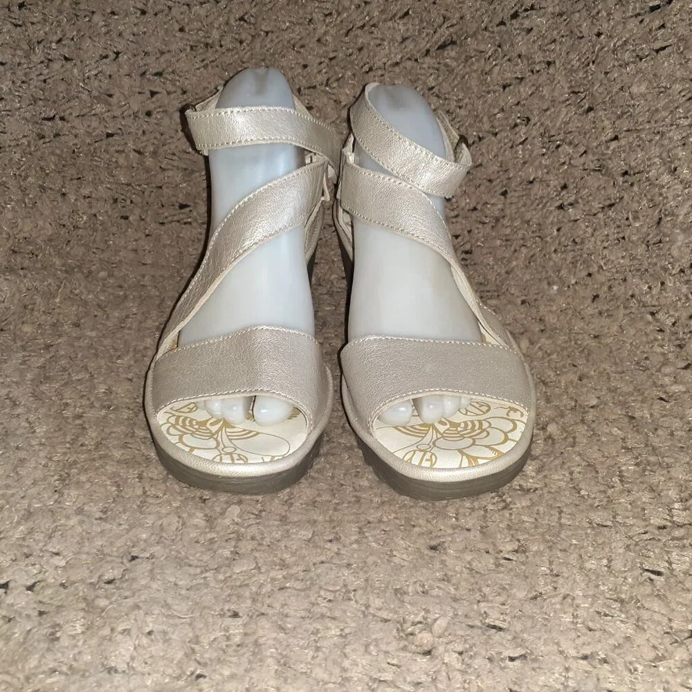 FLY LONDON-Yesk-Metallic Beige/Silver Leather-Ankle Strap Wedge-Sz 9.5-Near Mint - Picture 3 of 8